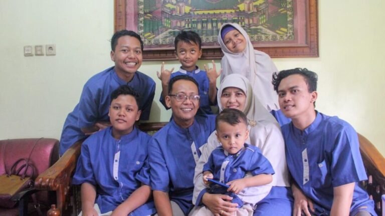 Perempuan Banyak Peran: Perjalanan Komitmen Pro Tatik Indariyani